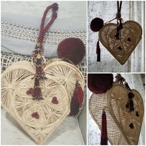 Iraca palm straw purse